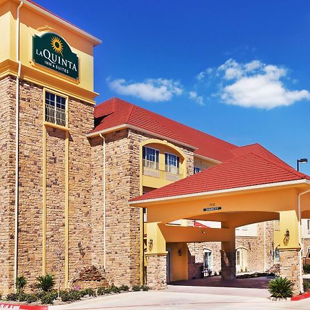 La Quinta By Wyndham Floresville Exterior photo