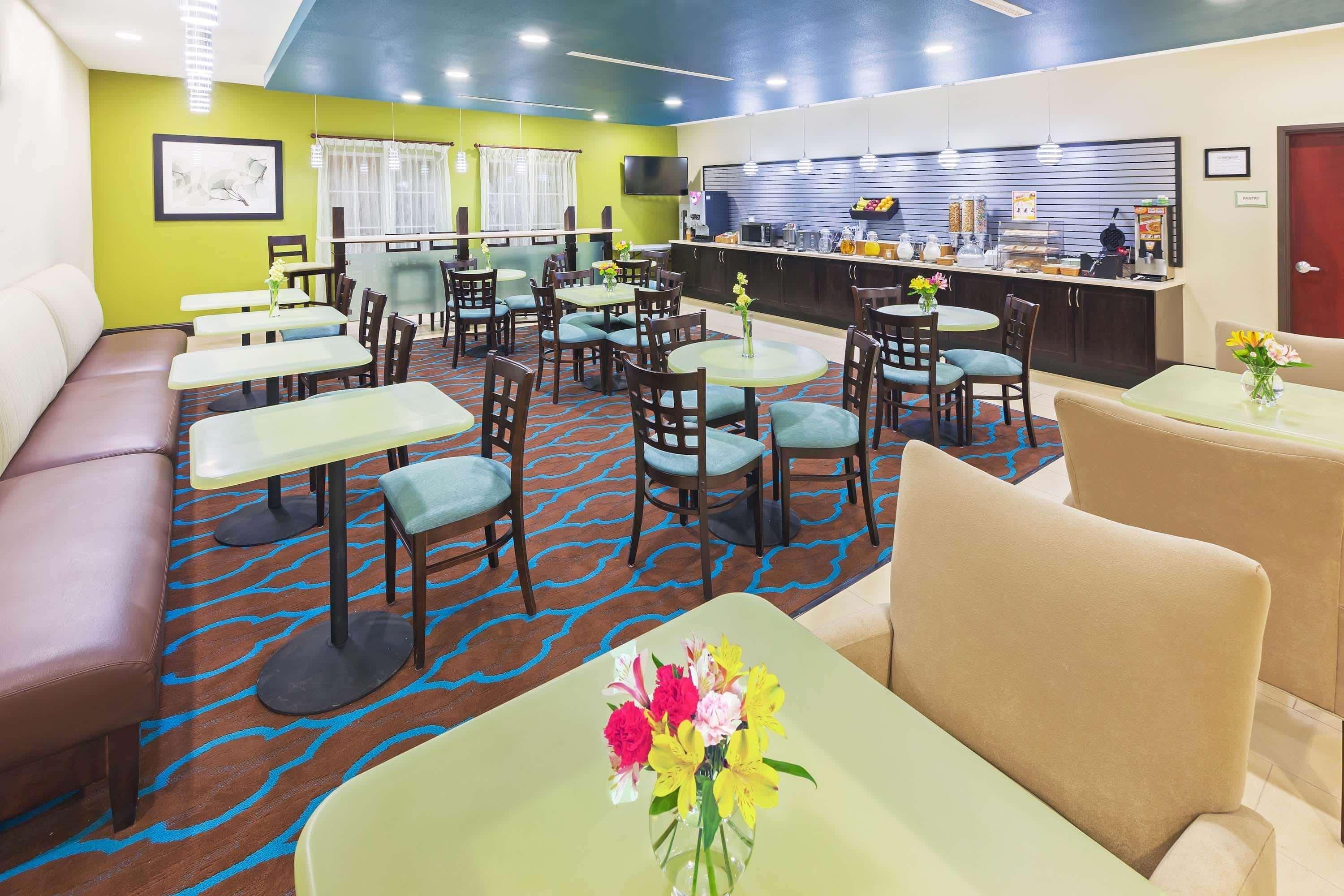 La Quinta By Wyndham Floresville Exterior photo