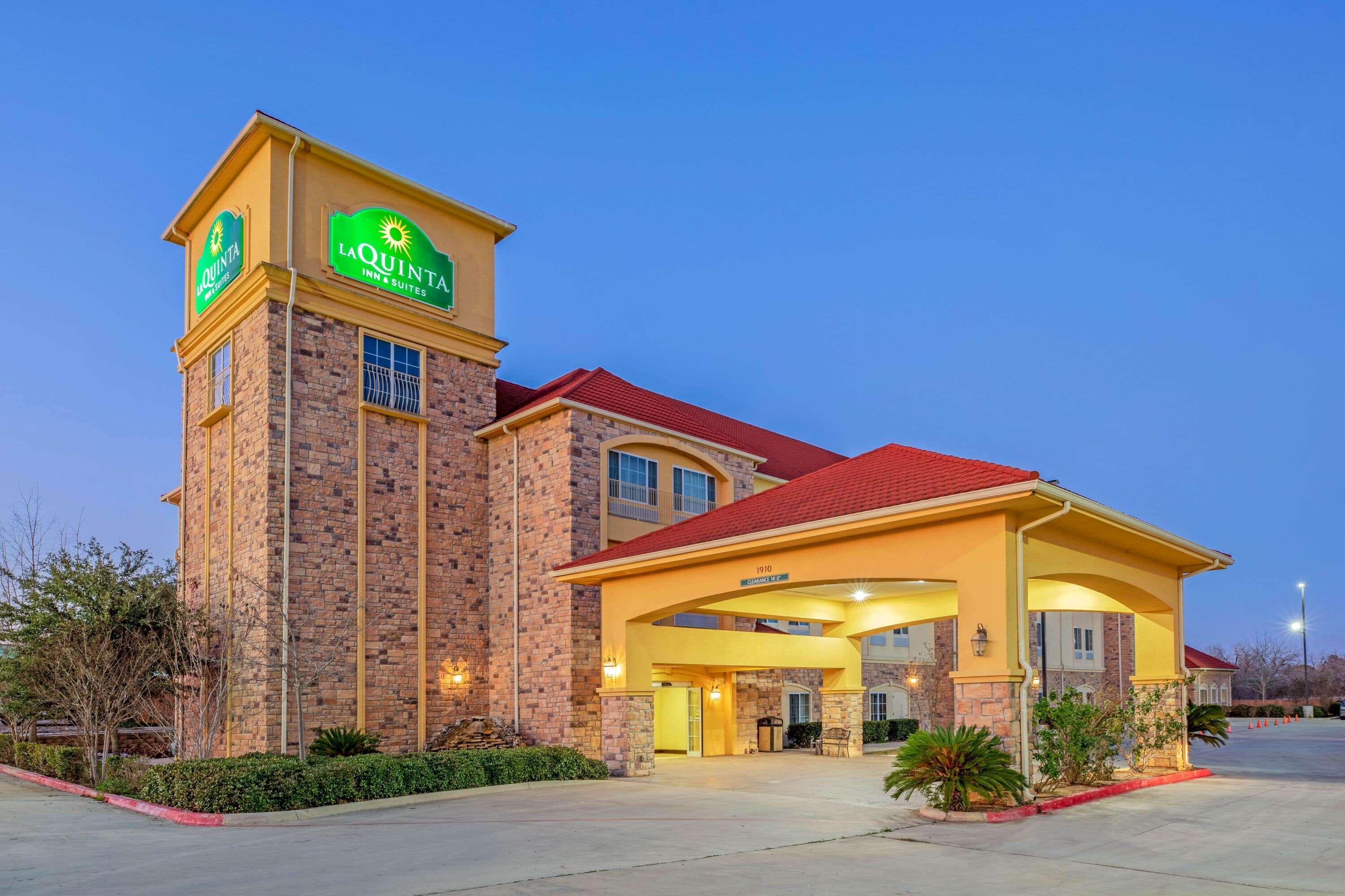 La Quinta By Wyndham Floresville Exterior photo
