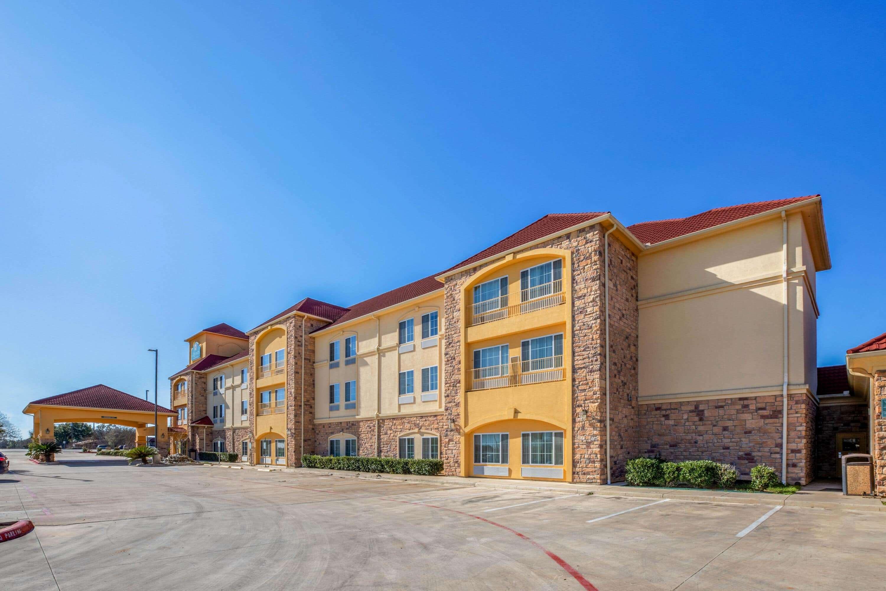 La Quinta By Wyndham Floresville Exterior photo
